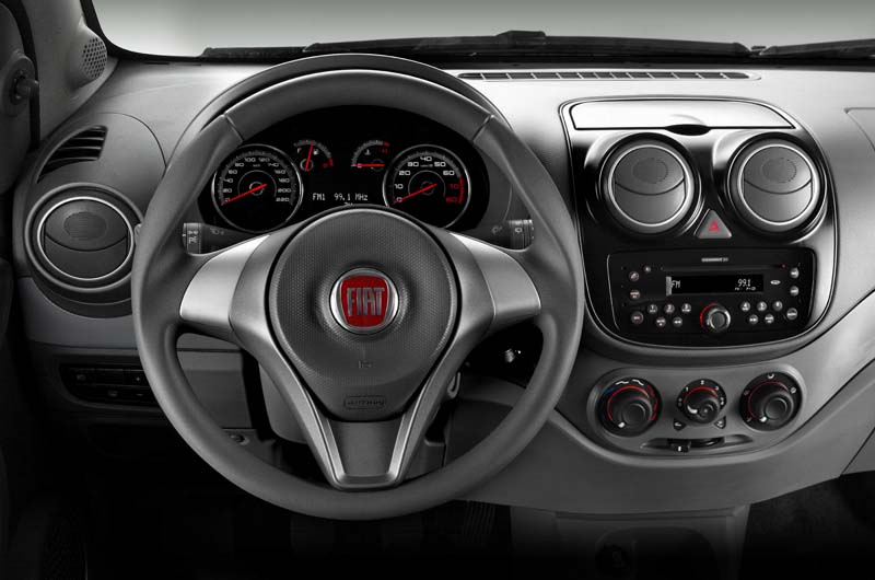 Fiat-Palio-2013-interior.jpg
