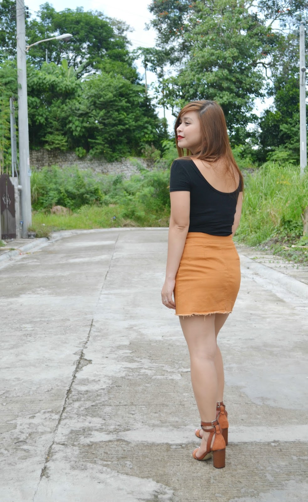 How to Wear Lace Up Skirt