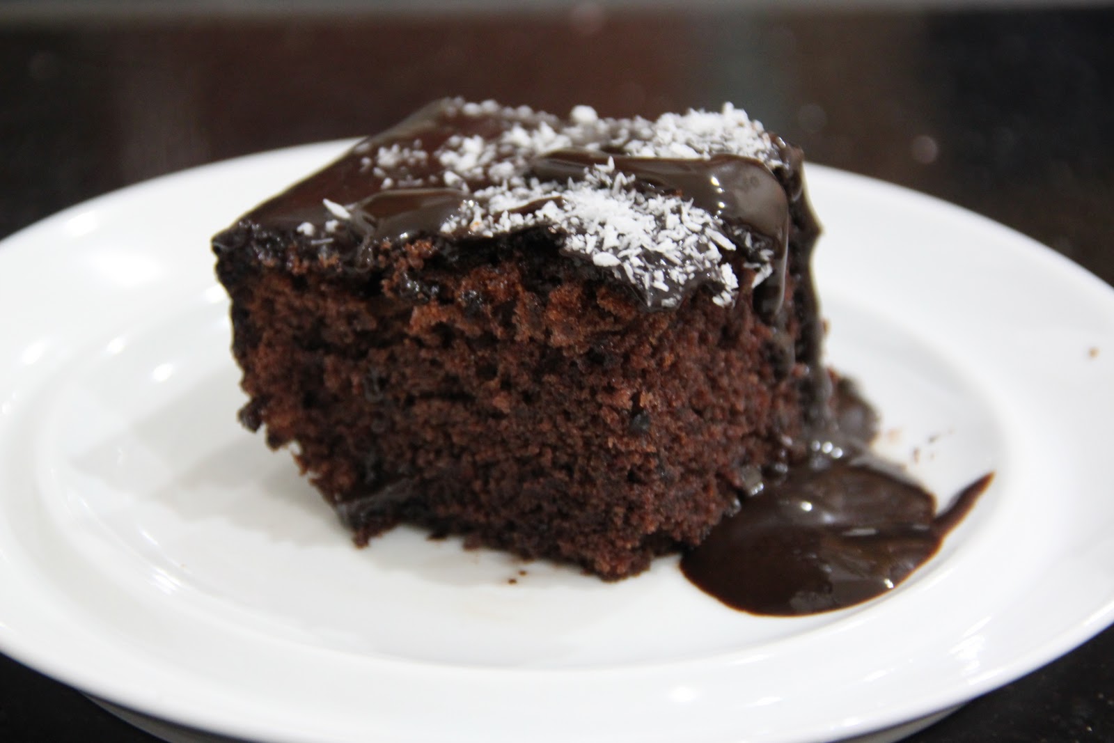 Торт брауни рецепт классический. Шоколадный кекс Browni. Пирожное негритенок. Торт негритенок. Browni американское пирожное.