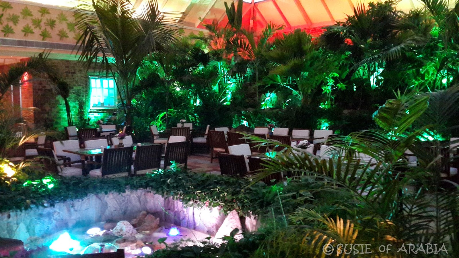 Jeddah Daily Photo Jeddah Papaya Restaurant Interior