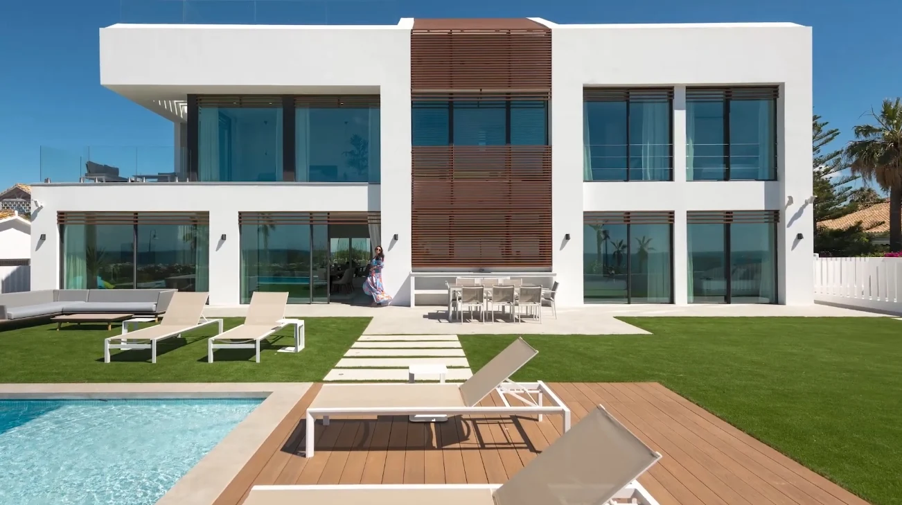 Home Interior Design Tour vs. Luxury frontline beach villa between Marbella and Estepona