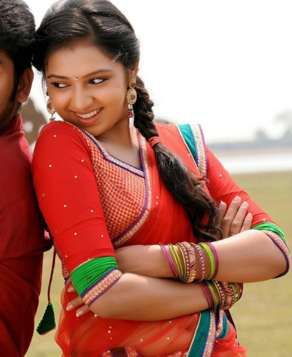Lakshmi Menon Navel Show In Red saree.