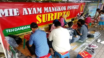 Mie Ayam Mangkuk Pangsit, Unik, Beda Dan Hanya Ada Satu Di Indonesia