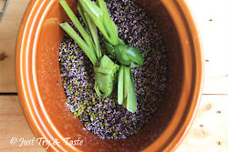 bubur hitam kacang ketan hijau slow cooker dengan pisang