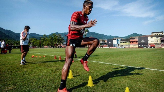 Abel espera Berrío para completar leque de opções 'agudas' do Flamengo