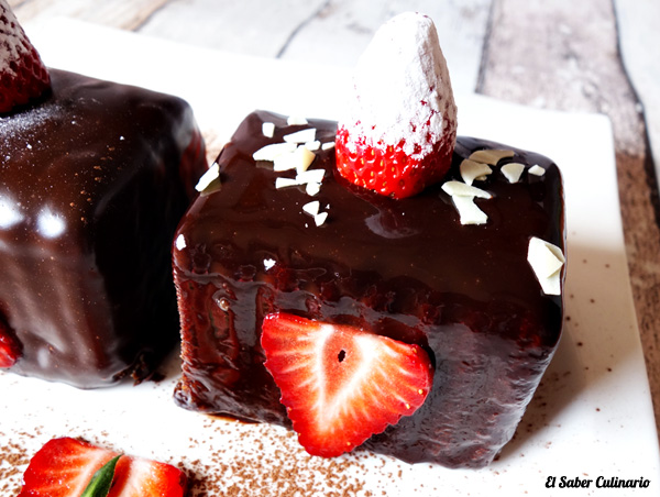 2 formas fáciles de hacer la cobertura de chocolate para cubrir tartas y  pasteles | El Saber Culinario