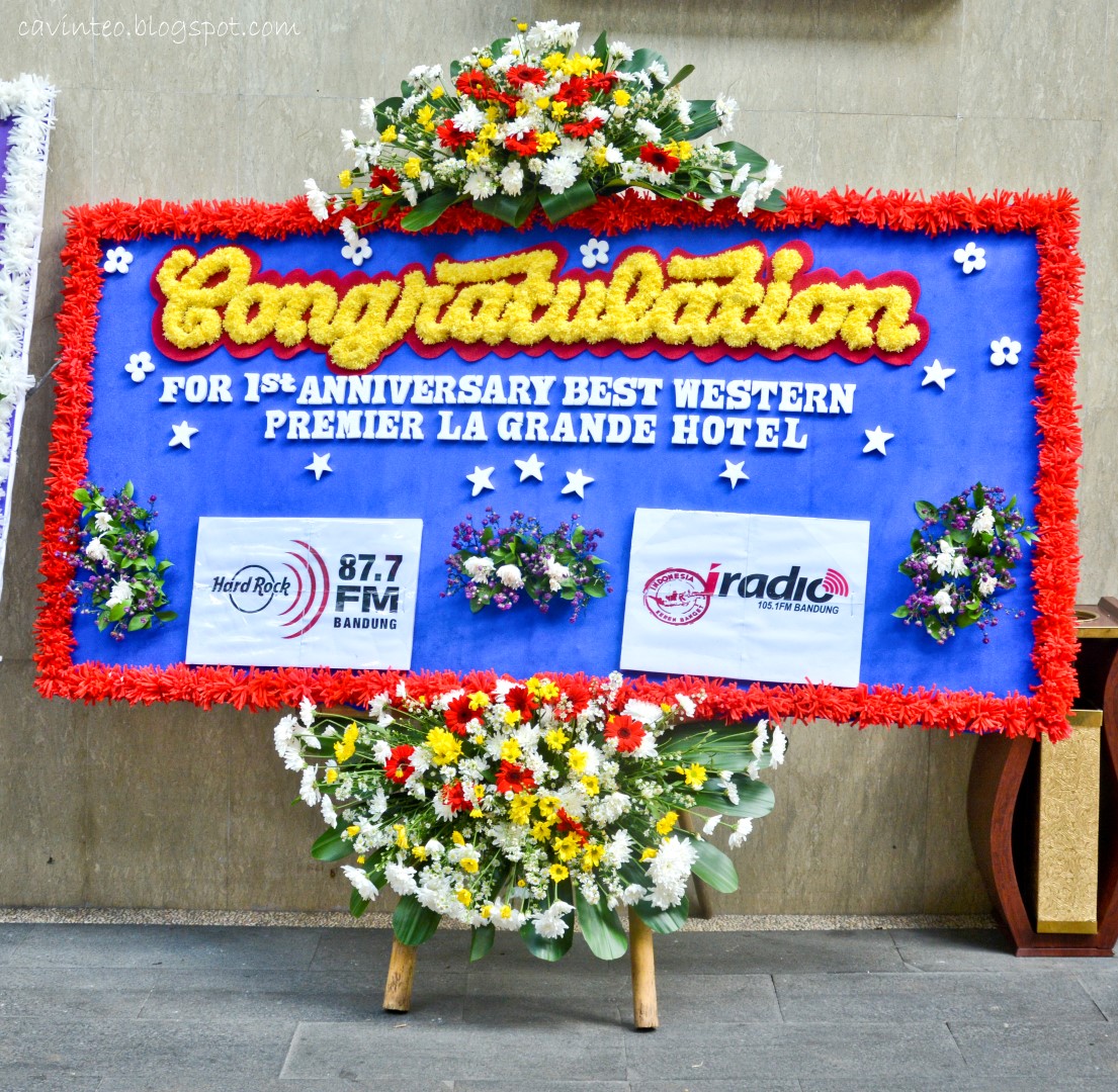 Entree Kibbles Flower Wreath Congratulatory Boards in Indonesia Best