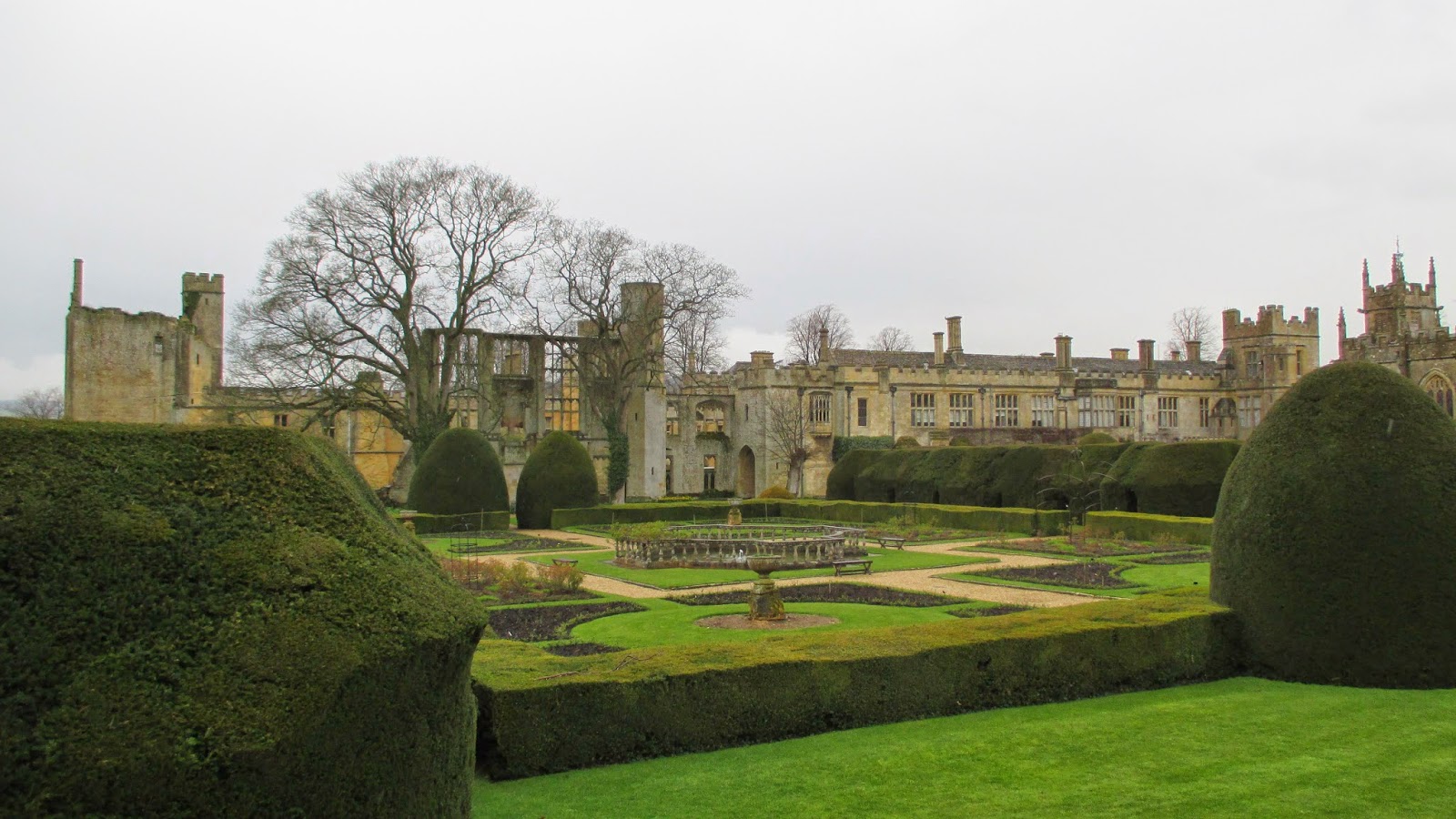 De Castillos, Jardines secretos, Beatrix Potter y otros Milagros