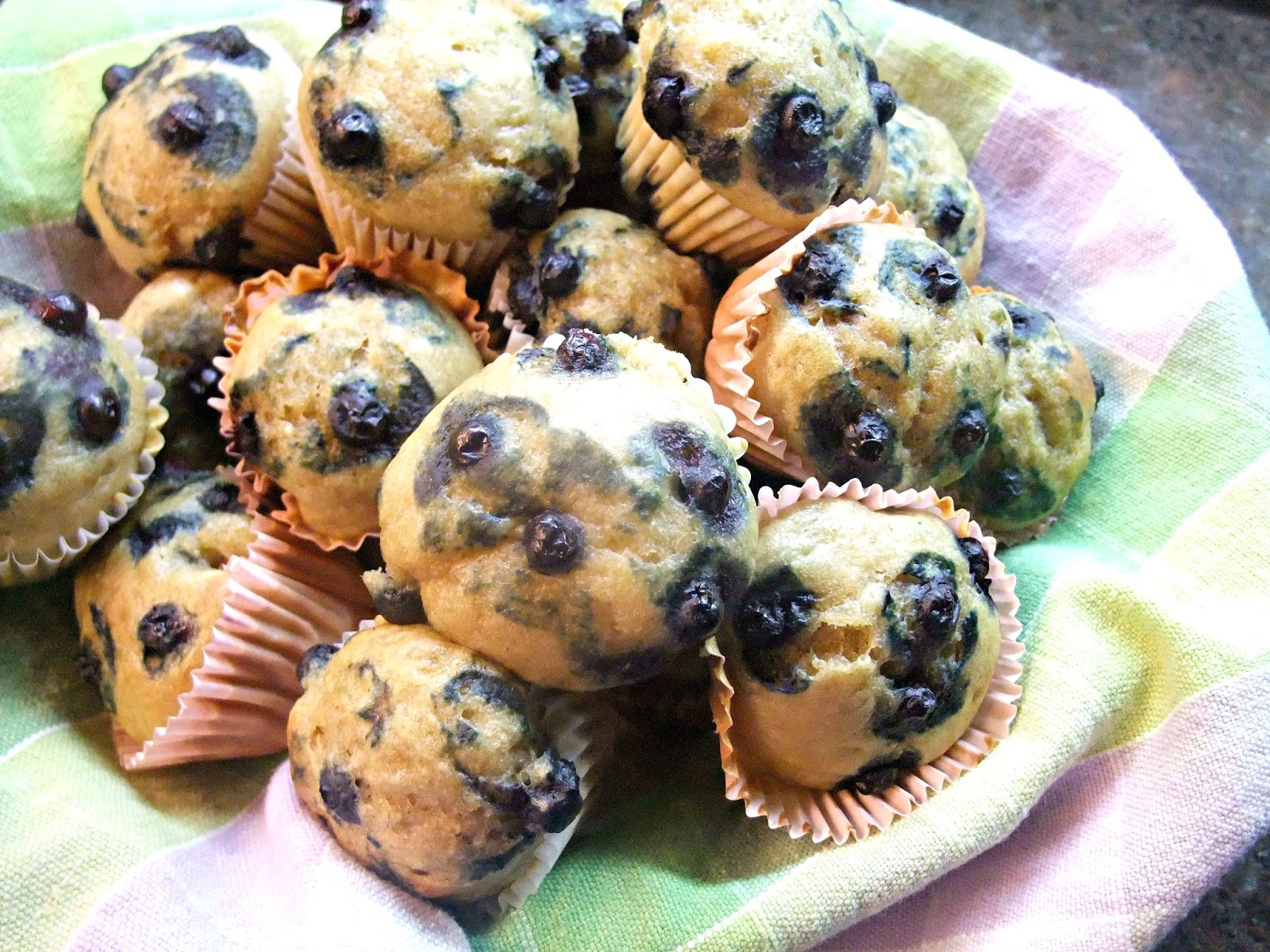 Susan&amp;#39;s Savour-It!: Mini Banana Blueberry Buttermilk Muffins...