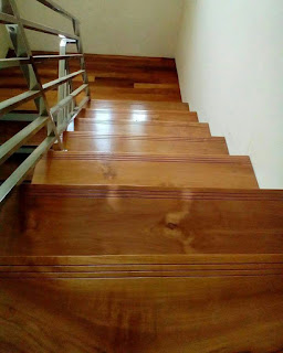 papan kayu tangga