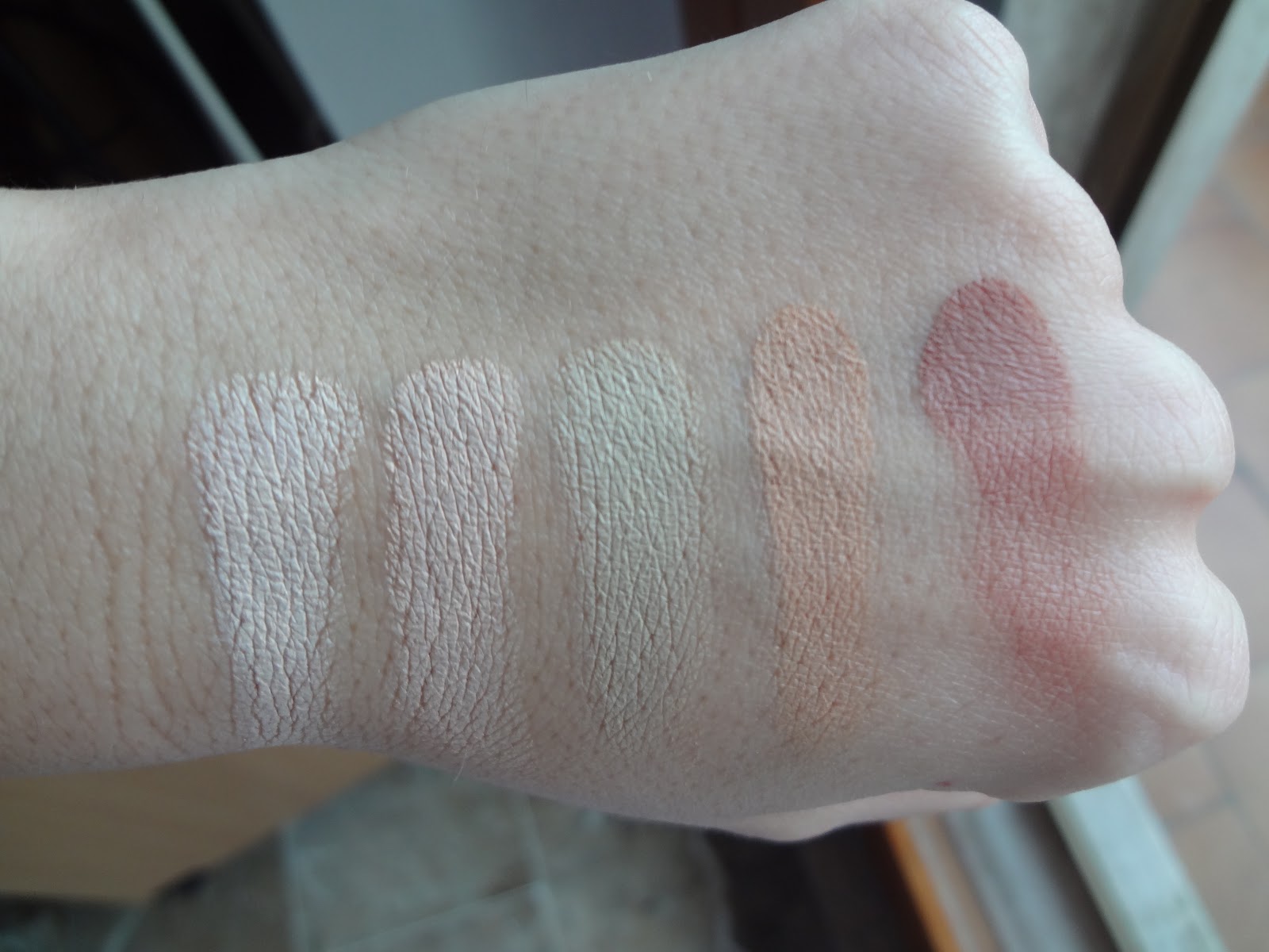 MCoBeauty All-In-One Colour Corrector Serum - Adore Beauty - Foto 9