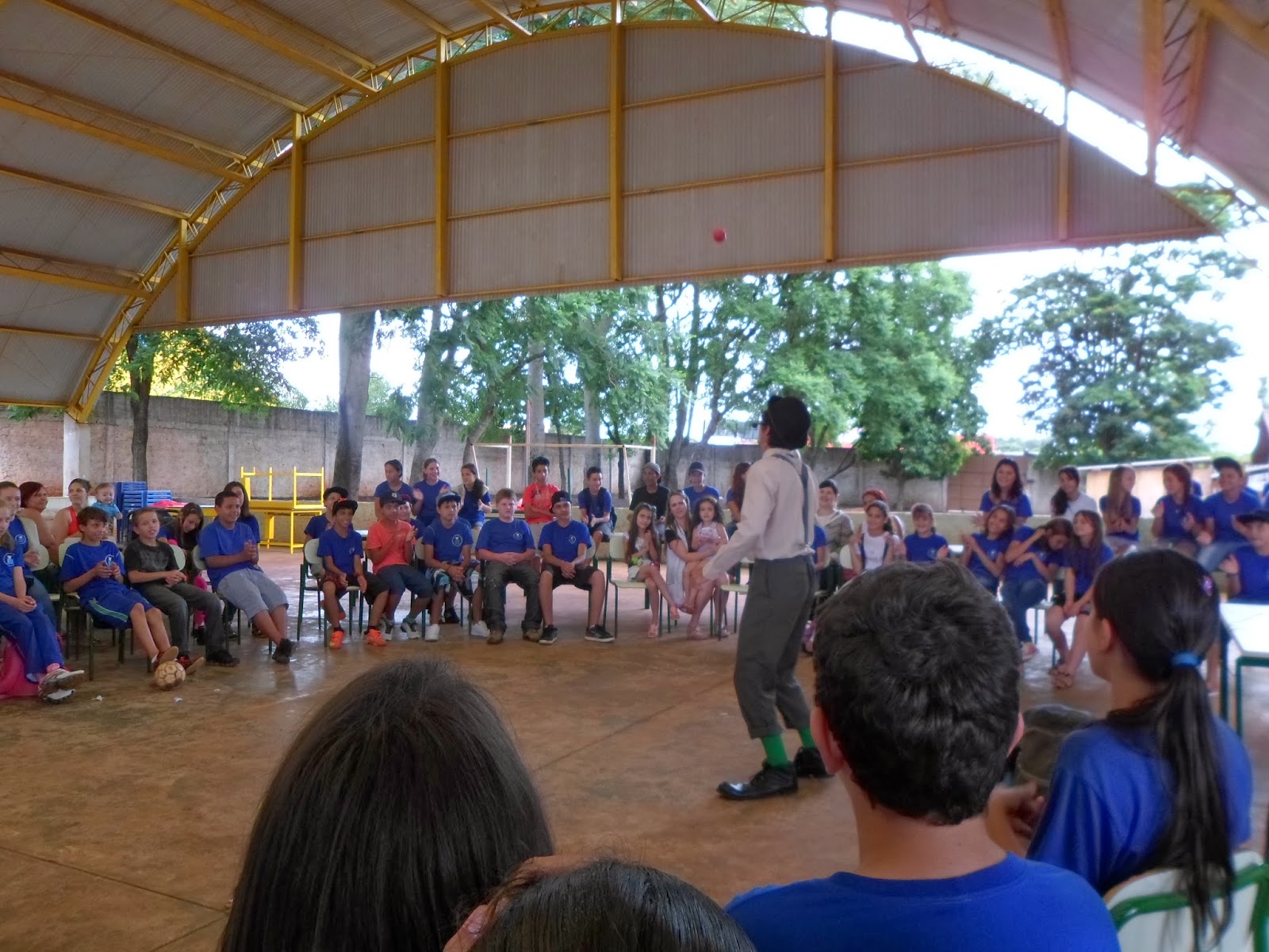 COLÉGIO ESTADUAL DE JARDIM SANTA FELICIDADE: ATRACÃO CIRCENSE