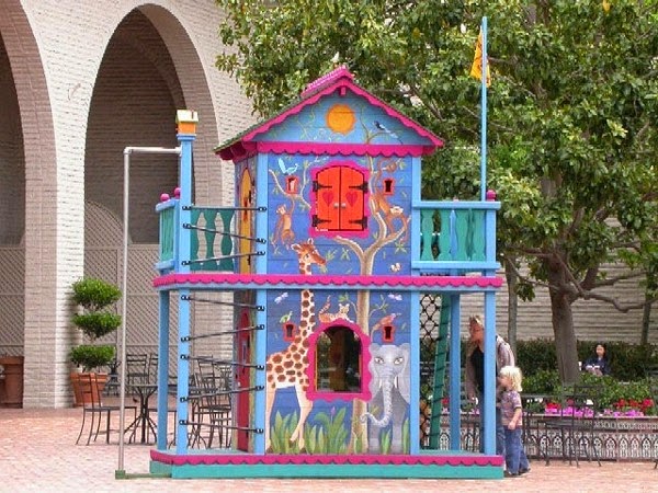 Super fun Playhouse for the kids!