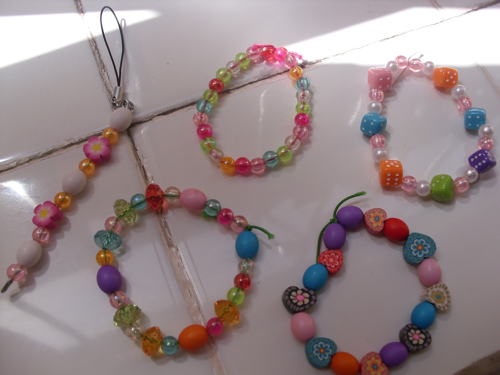 MANUALIDADES DE LA ABUELA PULSERAS DE BOLITAS Y CROCHET