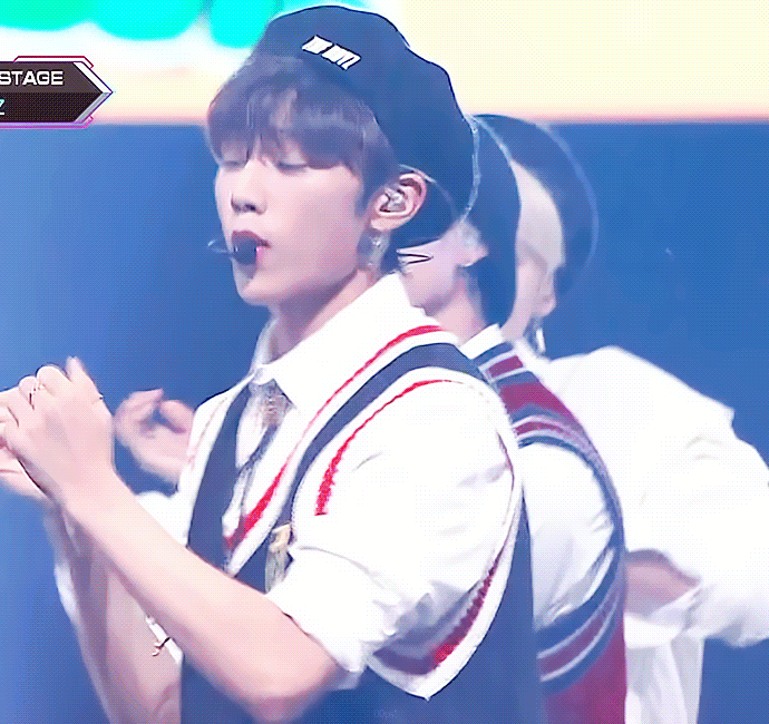 베레모 착장한 더보이즈 하드털이.jpgif | 인스티즈