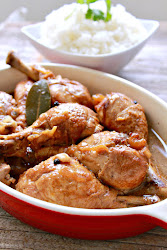 adobo chicken pot instant drumsticks cooker pressure filipino garlic dish cooked recipes sauce marinated vinegar spoon soy then slow peppercorns