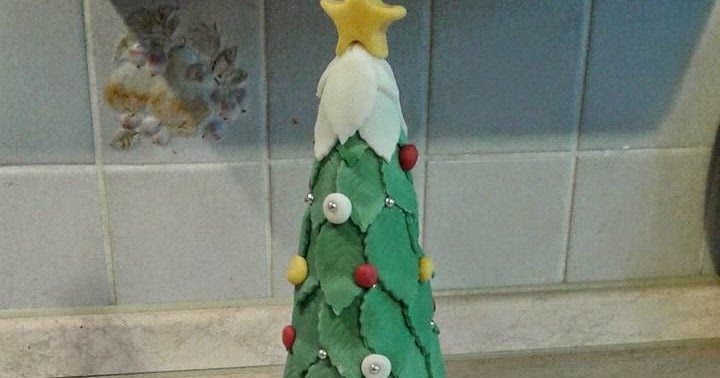 Topper natalizio con albero di natale e pupazzi di neve