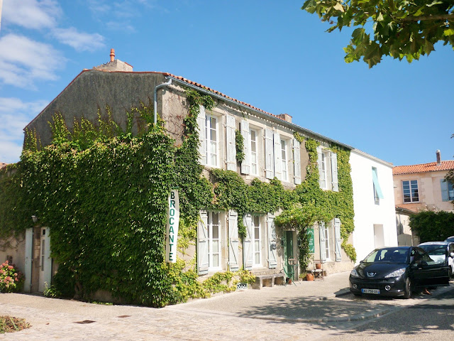 La maison sur la place, chambre d'hôtes, café, brocante à Marennes d'Oléron France