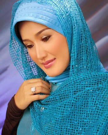 Lirik lagu Lilin-Lilin Putih - Evie Tamala | list music mp3