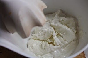 Gamberi rossi marinati all'arancia con crema di burrata e coulis di basilico 2 crema%2Bburrata