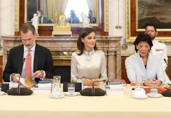 Queen Letizia wore floral midi skirt by Duyos. Juan Duyos started working with designer Manuel Piña. silk top