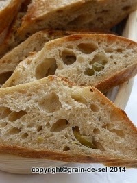 http://salzkorn.blogspot.fr/2014/06/angrillbrot-olive-levain-mit-thymian.html