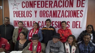 Una reunión de varios miembros de la Confederación de Pueblos, Organizaciones Indígenas y Campesinas del Ecuador (FEI).