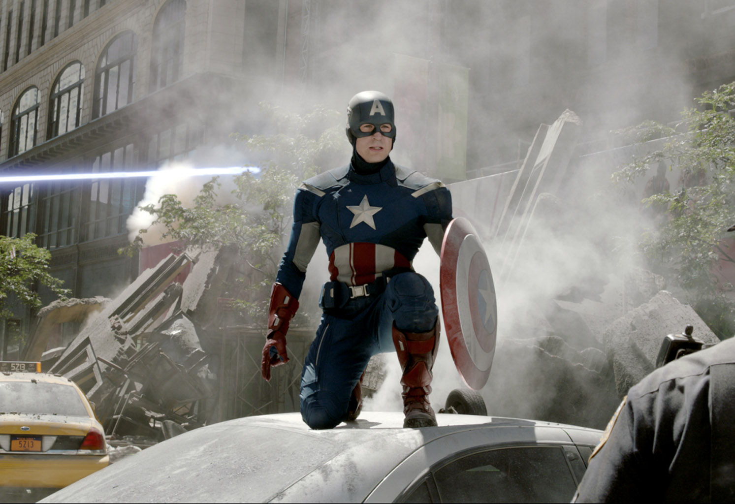 http://2.bp.blogspot.com/-9Ihx2TljD6c/T61yNkD3A0I/AAAAAAAADYw/Kz4A6OhvjQY/s1600/Marvel-The-Avengers-Movie-2012-HD-Wallpaper-Captain-America-Steve-Rogers-81.jpg