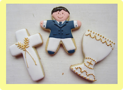 Galletas comunion niño con traje, cruz y caliz