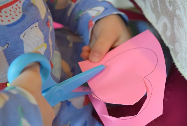 Valentine Crowns- Easy paper craft headband for preschool kids