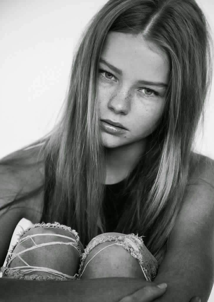 the model Rosie sutton ~ LOULOU 1992