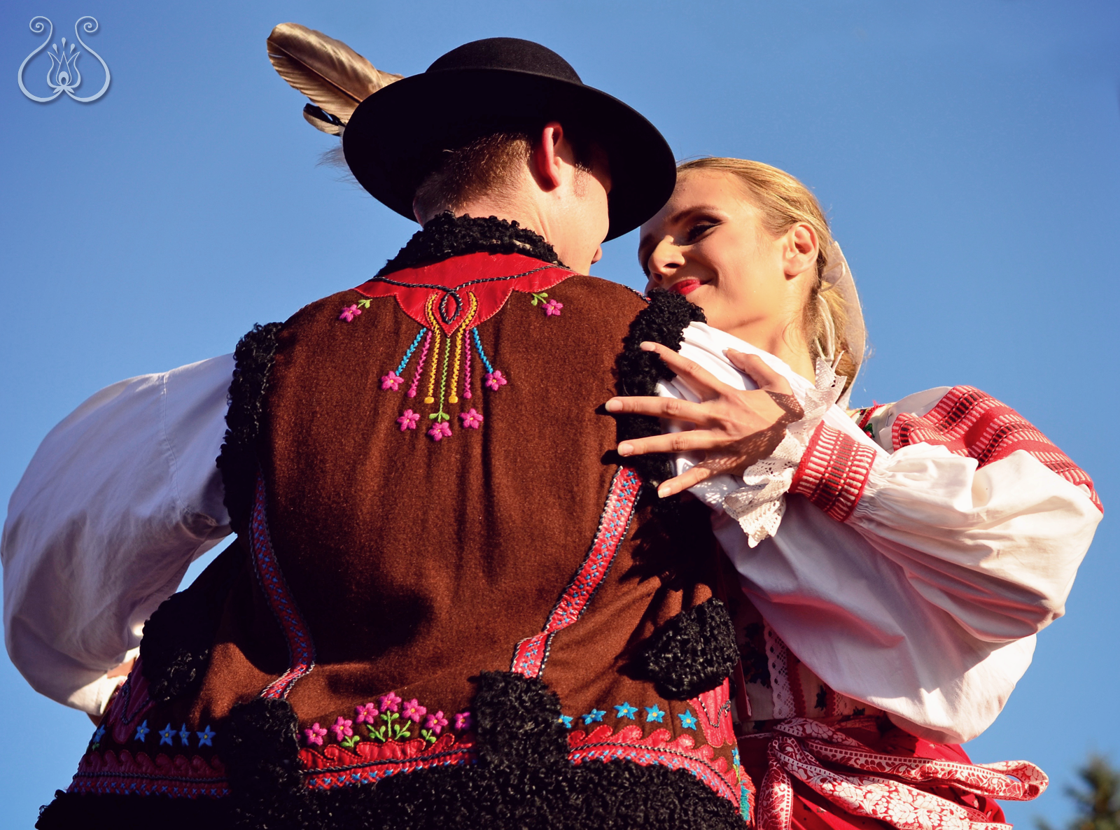 Kvetinová korunka pre Miss Foklór 2015 - Čajová Barbora Palovičová