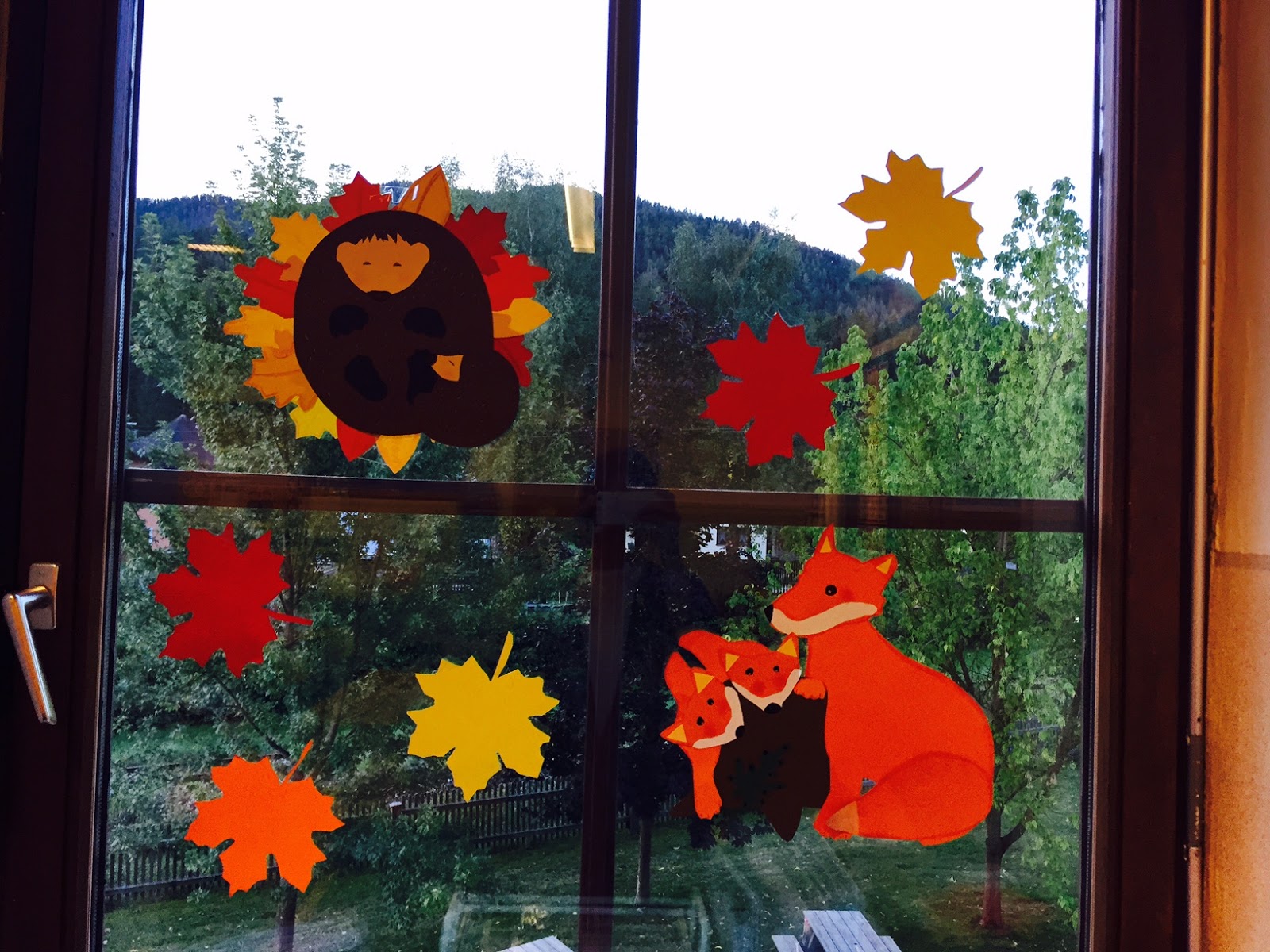 Fensterbilder für den Herbst: Bring the Autumn Magic into Your Home!