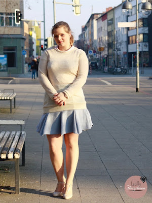 Selbstegnähtes Outfit in beige, blau und rosa, Damenkleidung selber nähen.