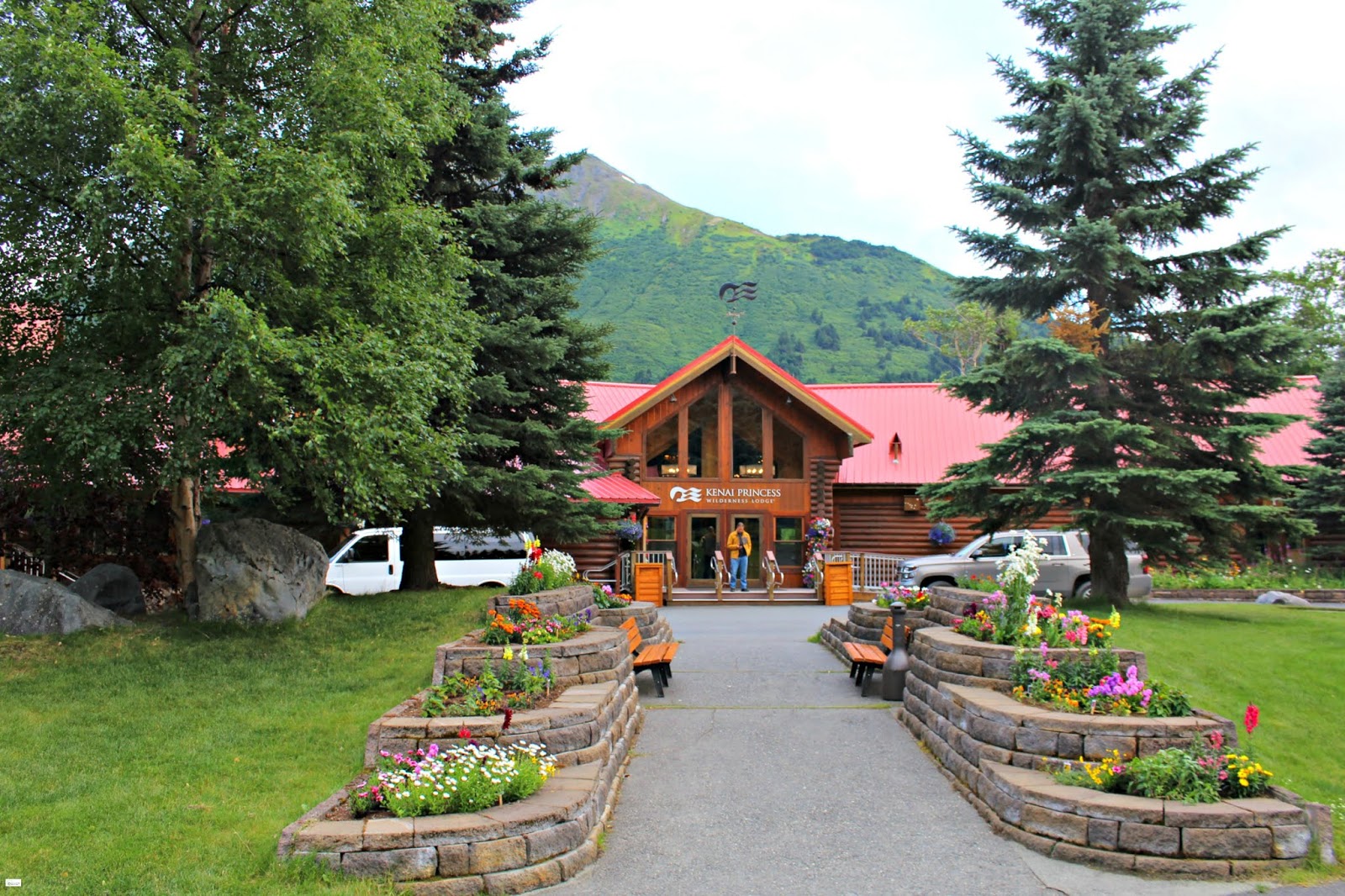 Kenai Princess Wilderness Lodge // Cooper Landing, Alaska Caravan