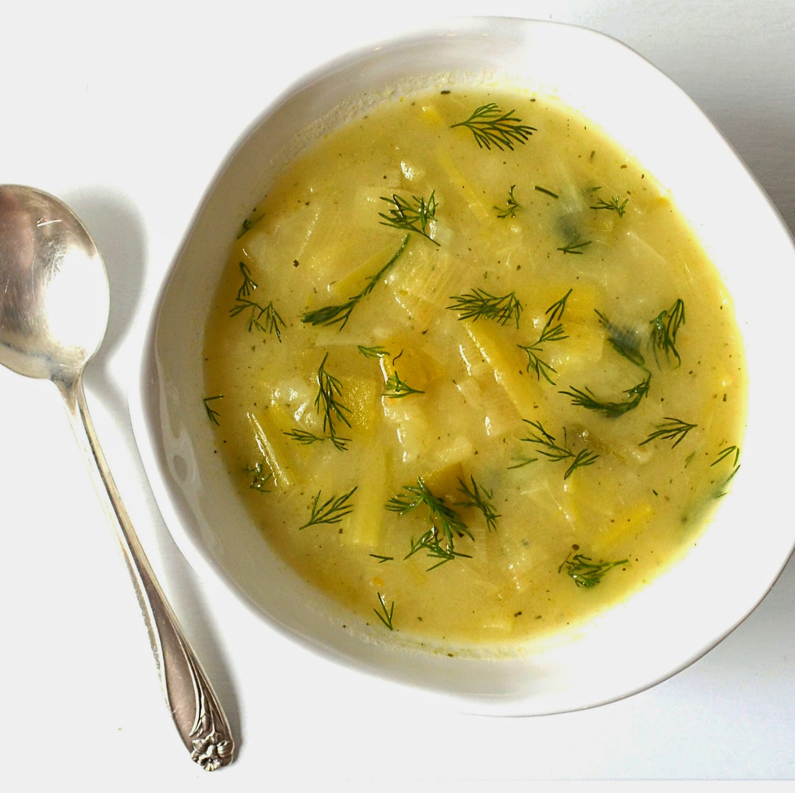 Суп с укропом. Pirasa Çorbasi. Крем-суп картофельный с укропным маслом. Укропный суп из кефали. Dil Corbasi суп из языка.
