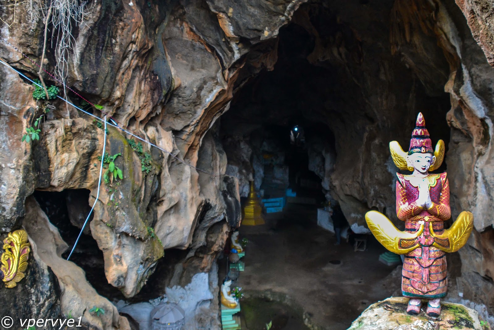 Если на минутку оставить туристку одну в буддийском монастыре, Если на минутку оставить туристку одну в буддийском монастыре,