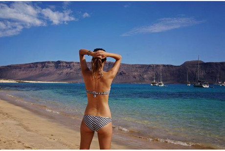 Ban toan bo tai san de di vong quanh the gioi tren bien - Anh 6