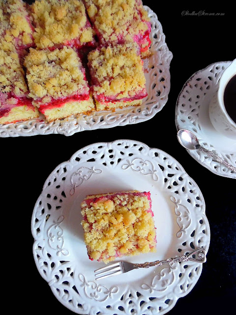 Ciasto Drożdżowe z Malinami i Kruszonką  - Przepis - Słodka Strona