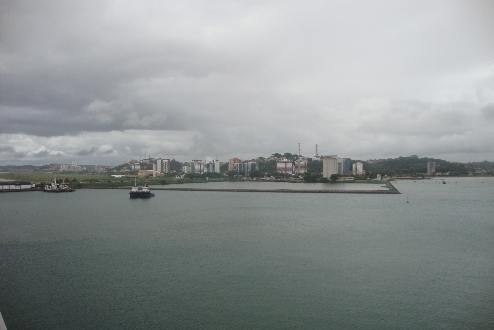 Ilhéus vista do navio ancorado no porto.