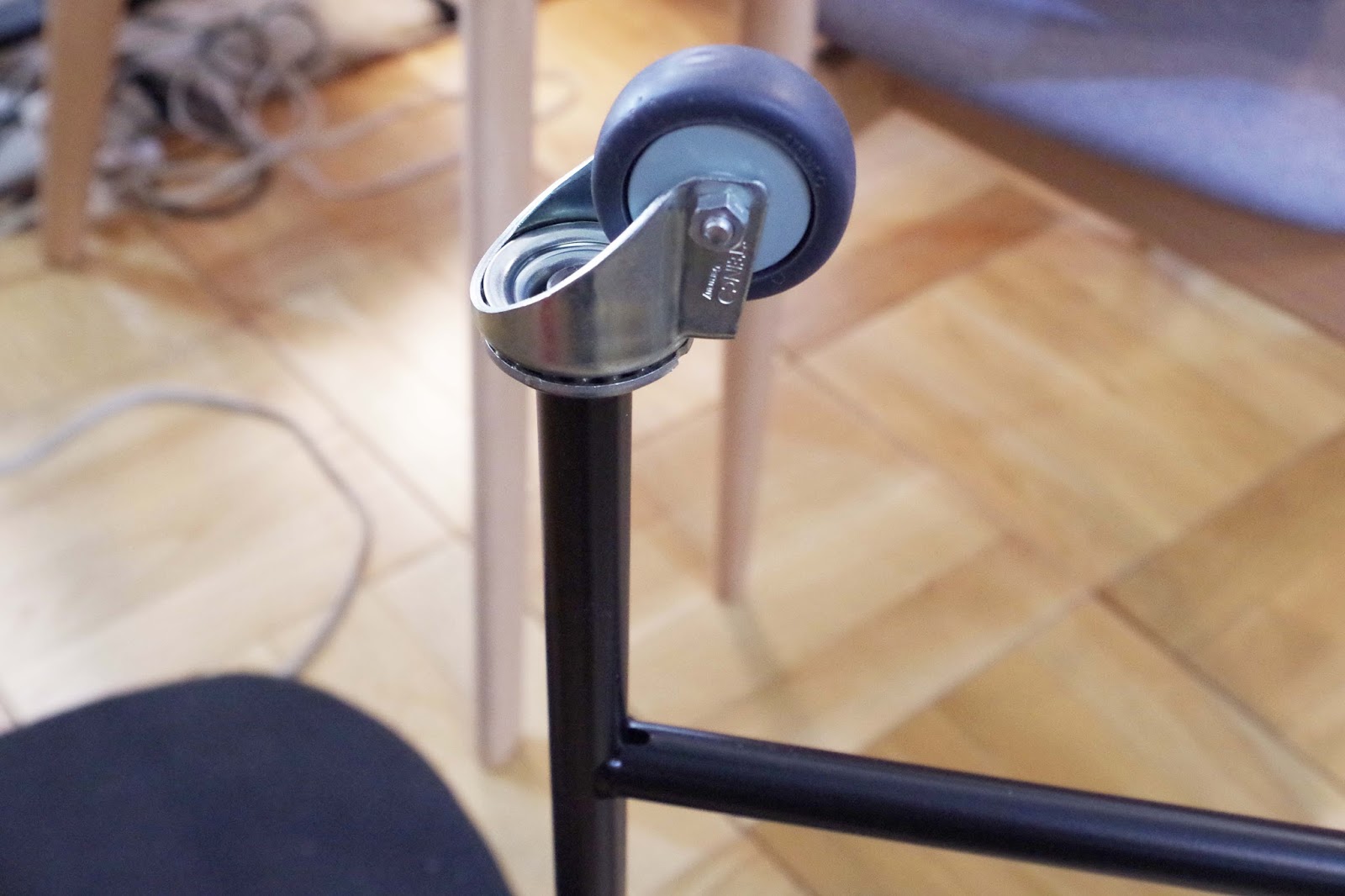 アイアーマンテーブルのキャスター 2017/1/18case study shop nagoya Blog ミッドセンチュリー期の家具専門