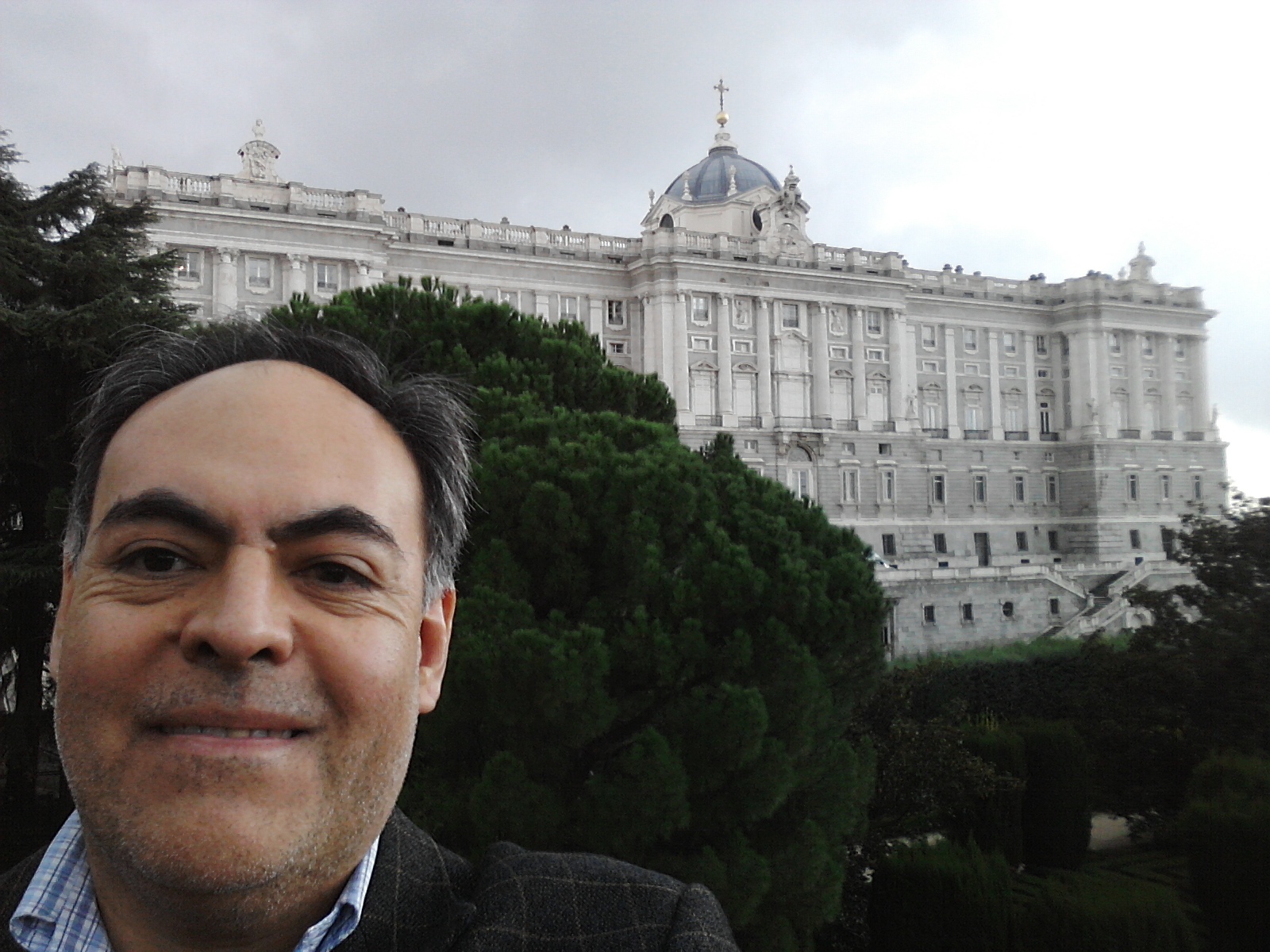 Ante el Palacio Real en Madrid