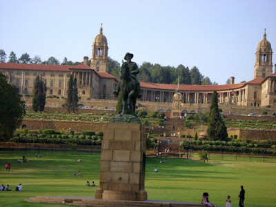 Potężne budynki rządu RPA zwane Union Buildings wybudowane w 1910 roku