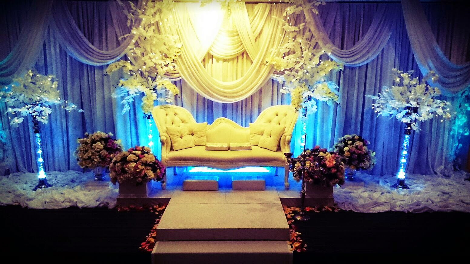 Nicky Shabli Wedding Decor Kuching Sarawak Pelamin Jun 2017 Pelamin Jun 2017 Dewan Hotel Penview Inn