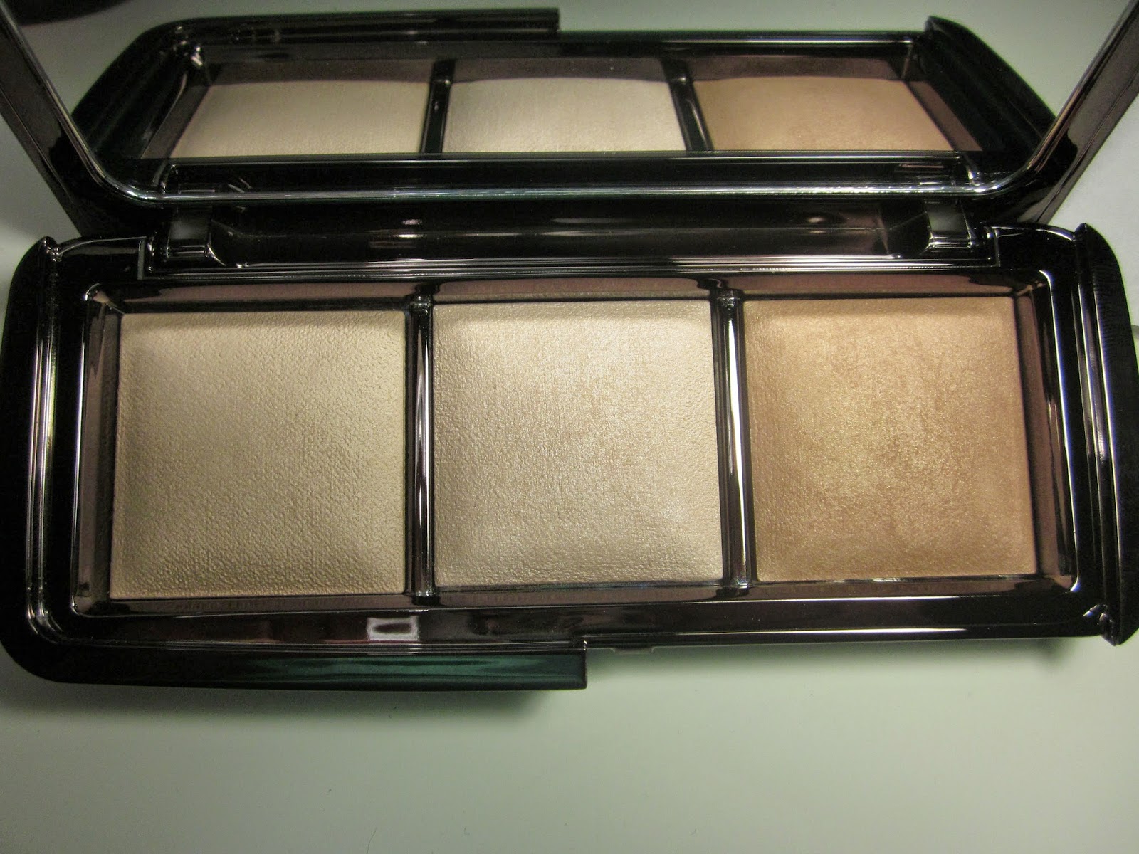 review hourglass cosmetics ambient lighting palette back