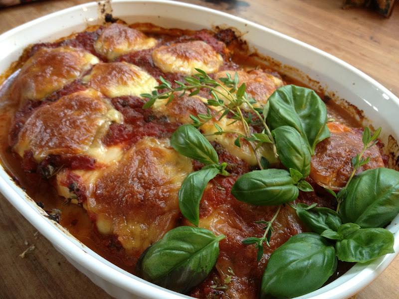 Hiidenuhman keittiössä Pepperonibroileria marinarakastikkeessa