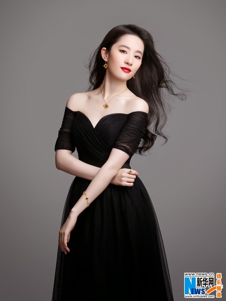 Liu Yifei poses for fashion photoshoot | China Entertainment News