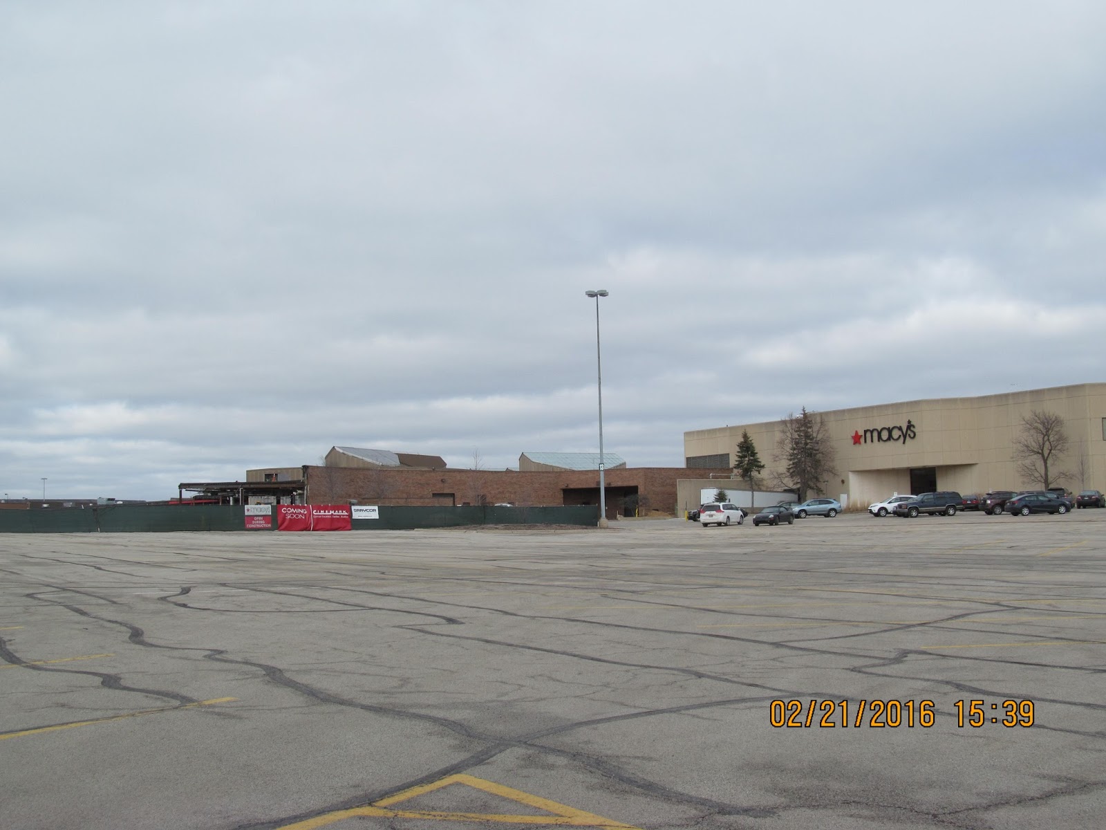 payless spring hill mall