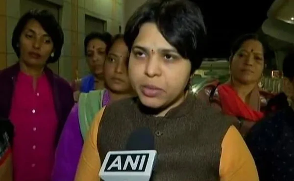 Activist Trupti Desai Blocked At Airport For Hours By Sabarimala Protests, Kochi, News, Meeting, Sabarimala Temple, Religion, Women, Trending, Controversy, Protesters, Nedumbassery Airport, Kerala