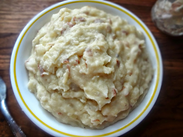 Crock Pot Roasted Garlic Mashed Potatoes